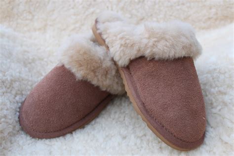 Women's Slippers and mules .